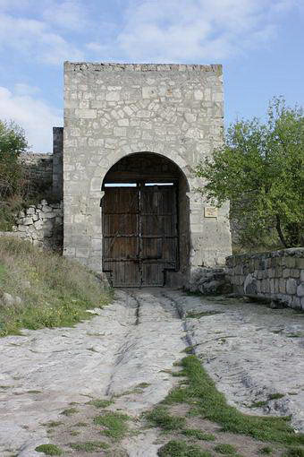 Восточные ворота на замке