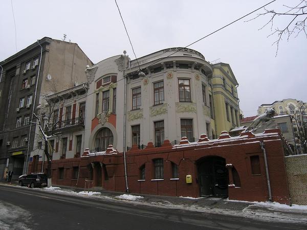 Как понять, что мужчина Лев влюблен: признаки в поведении