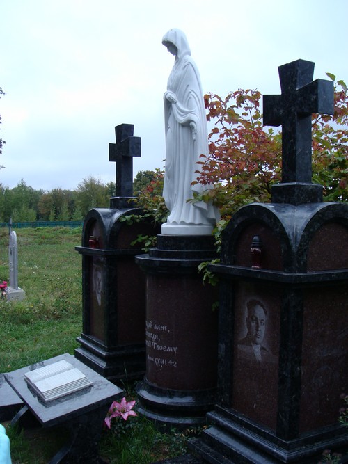 могила мами Ющенка, могила мамы Ющенко